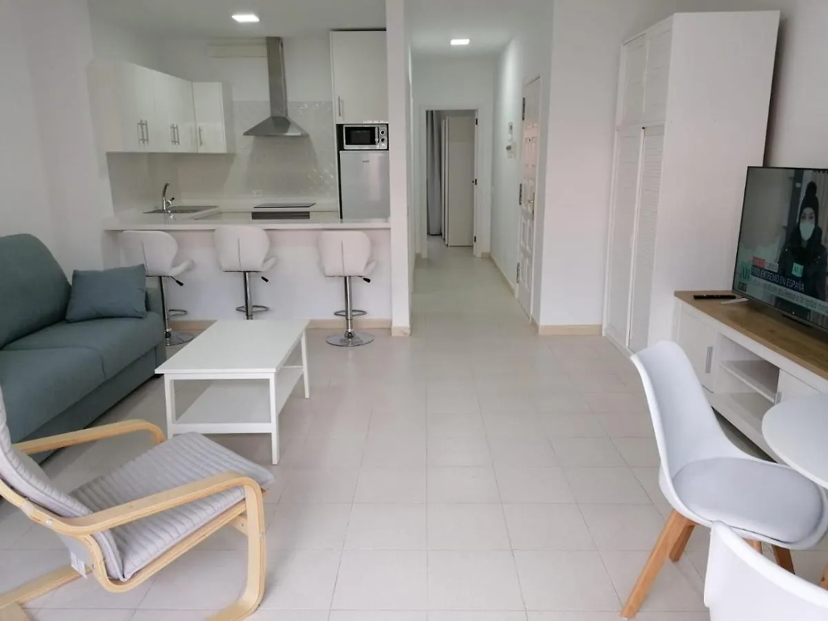 Avenida Deluxe كانديلاريا شقة