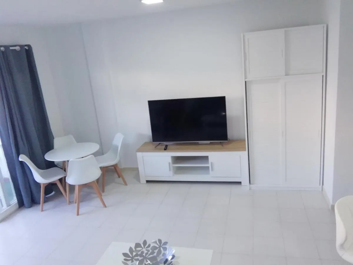 Avenida Deluxe كانديلاريا
